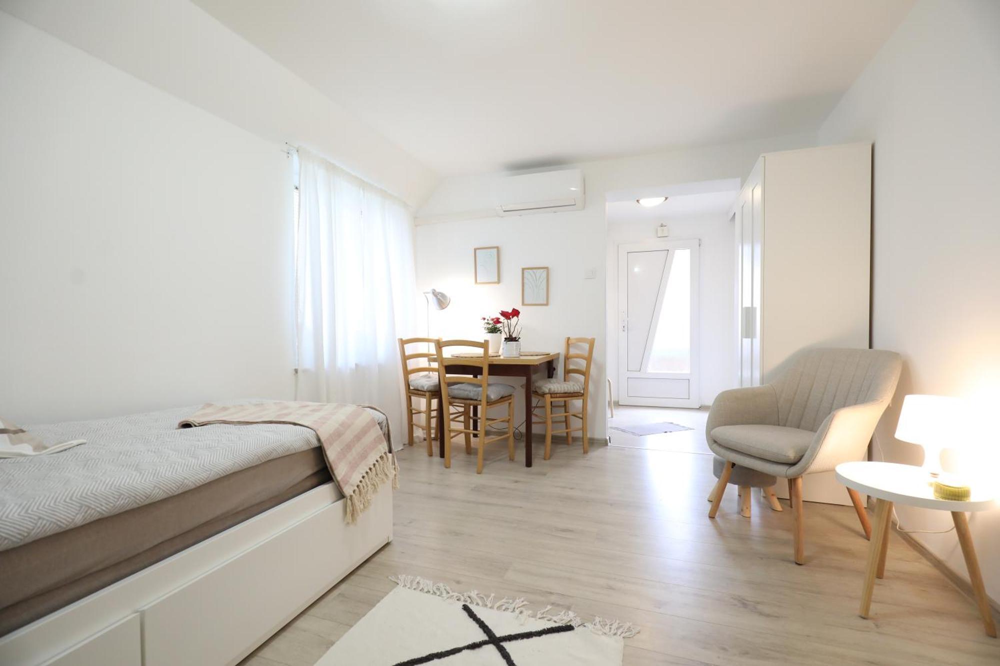 Apartment Mir Pola Esterno foto