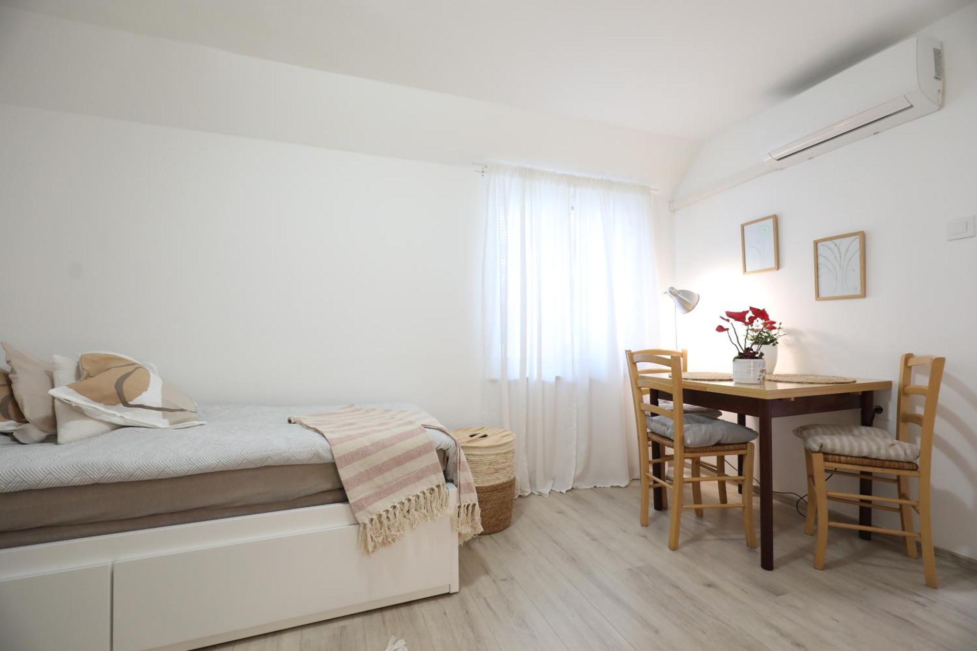 Apartment Mir Pola Esterno foto
